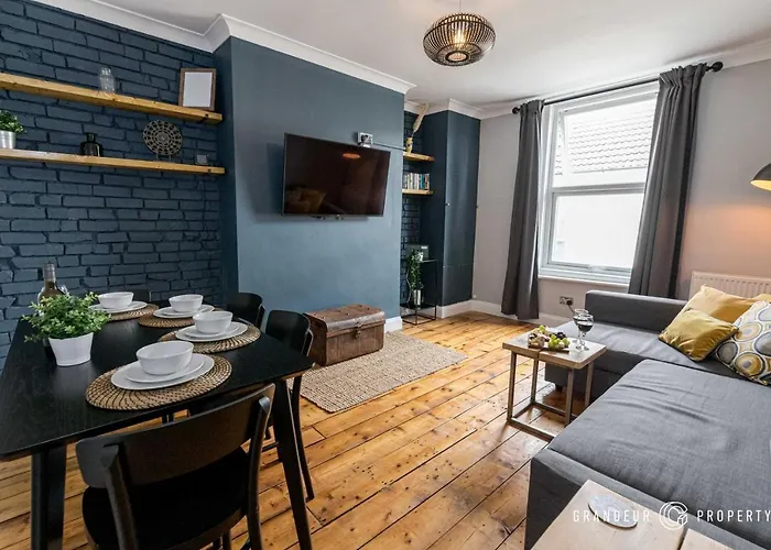Quirky Newly Renovated Central With Parking - Cobalt Levels